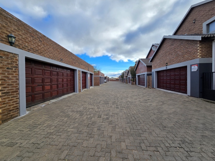 3 Bedroom Property for Sale in Groenvlei Sh Free State